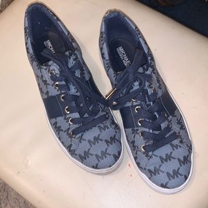 Michael Kors dark blue/All logos/Size 6/ 1/2 beautiful details, lov lov lov